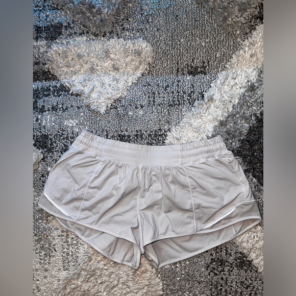 Lululemon Hotty Hot Short Size 10 - Picture 4 of 7
